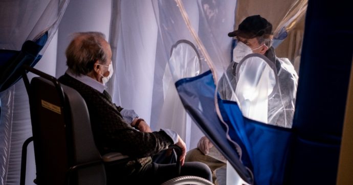 Anziani immobilizzati in Rsa, l’ex difensore civico del Piemonte: “Legittimi i sospetti sulle contenzioni durante la pandemia”