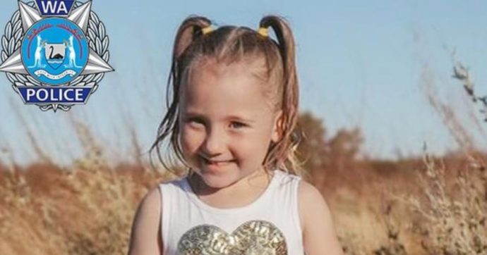 Ritrovata Cleo Smith, la bambina di 4 anni scomparsa 18 giorni fa in Australia è sana e salva: arrestato un 36enne, era in casa con lui