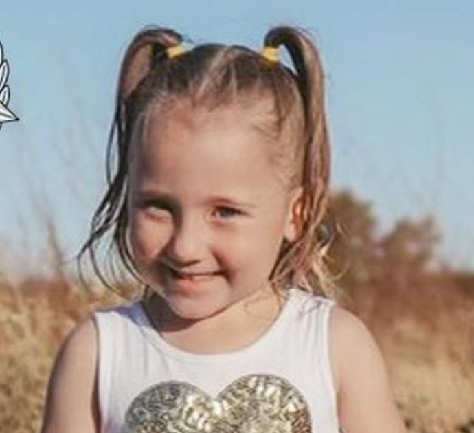 Cleo Smith, la bimba di 4 anni scomparsa nella notte mentre dormiva in campeggio con i genitori in Australia: “È sparita con tutto il sacco a pelo”