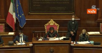 Copertina di La senatrice Granato si rifiuta di esibire il green pass e viene sospesa, l’annuncio di Casellati: “Interdizione ai lavori per 10 giorni”