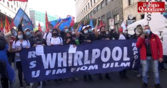 Copertina di Roma, 500 lavoratori di Whirlpool e Elica in piazza per le vertenze: “Governo dia risposte serie, finora solo annunci ai giornali”
