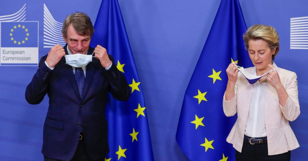 Lo scontro Polonia-Ue fa salire la tensione a Bruxelles, il Parlamento fa causa alla Commissione: “Non fa rispettare vincolo su stato di diritto”