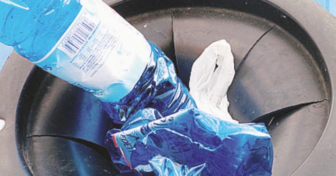 Oggi si vota contro la plastica, ma la norma è a metà