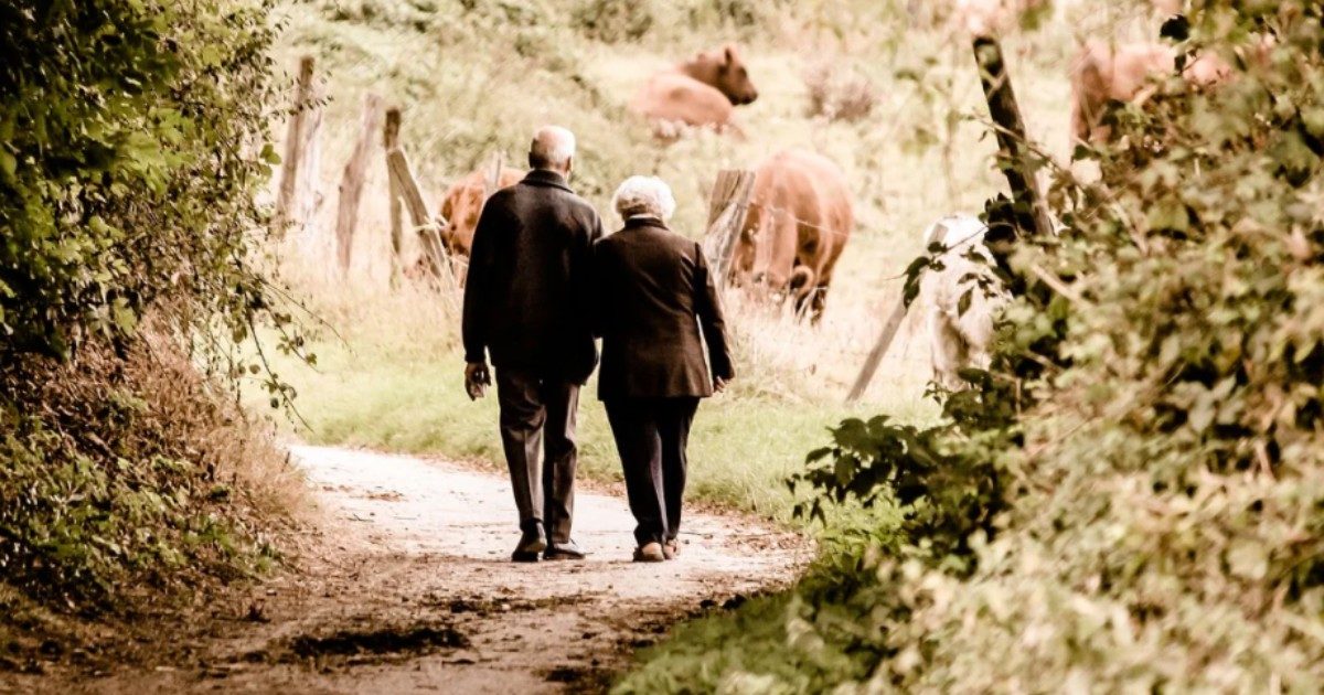 “Non voglio stare sola”: i medici trovano una ‘stanza matrimoniale’ a una coppia di anziani ricoverati