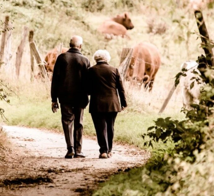 “Non voglio stare sola”: i medici trovano una ‘stanza matrimoniale’ a una coppia di anziani ricoverati