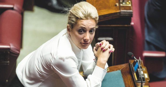 Camera: Marta si pappa lo stipendio per accudire B.