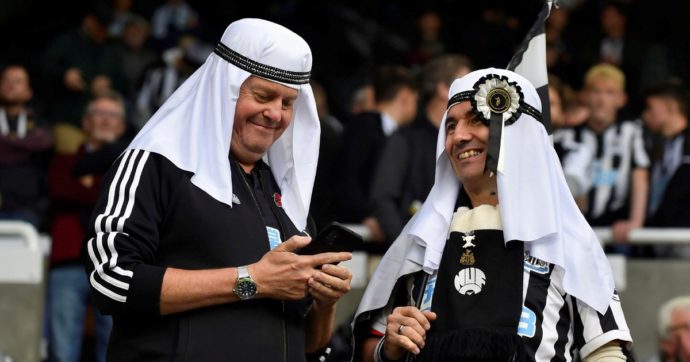 Il Newcastle vieta ai fan i vestiti “arabi”