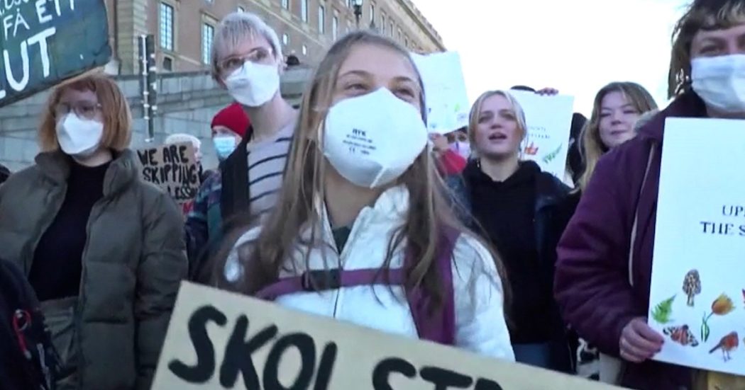 Fridays for future, a Stoccolma centinaia di attivisti in piazza per il clima. Alla manifestazione anche Greta Thunberg
