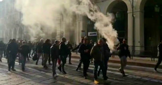 Copertina di Sciopero tassisti, il corteo a Torino lungo le vie della città: “Concorrenti fanno il nostro lavoro senza avere la licenza” – Video