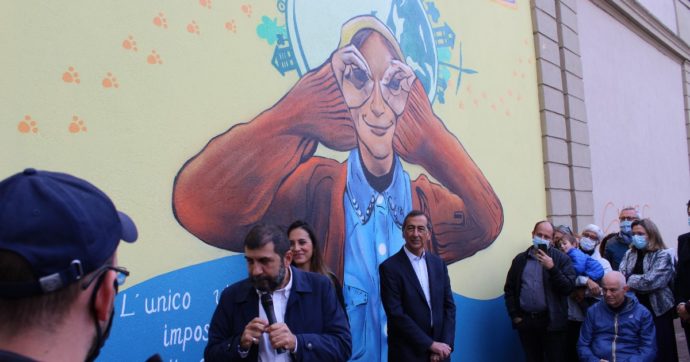 Milano, inaugurato il murale in memoria della blogger Fraintesa. Sala: “Nonostante la malattia ha continuato a cercare la bellezza”
