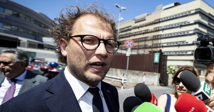Green pass e norme pro-sindaci Lotti si è autosospeso per finta