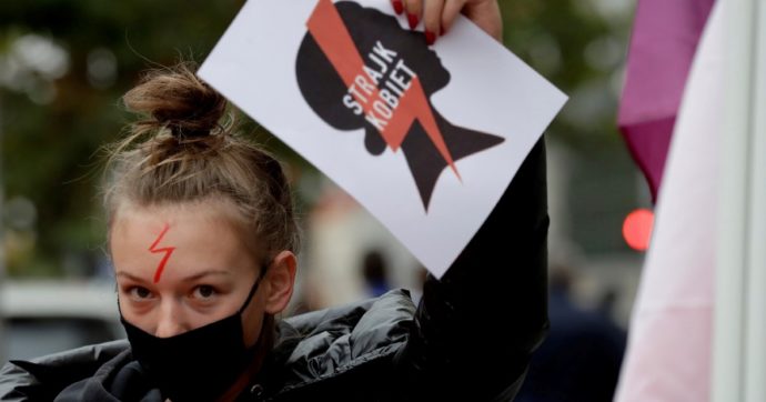 Stop alla gravidanza, fuga all’estero di 34 mila donne