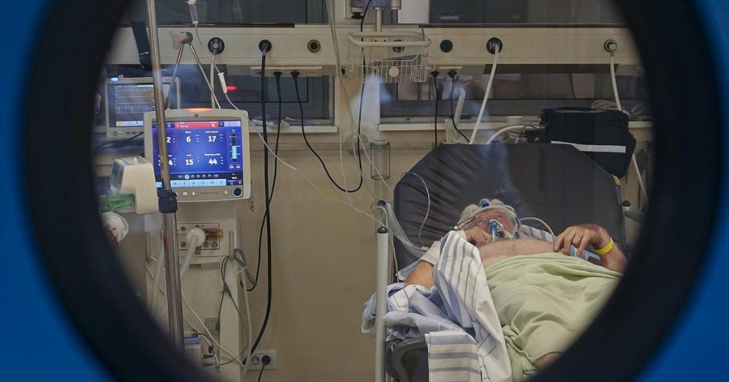 Covid, la Bulgaria pronta a chiedere posti letto agli altri paesi. La Romania ha aumentato le restrizioni ma vaccinazioni al palo