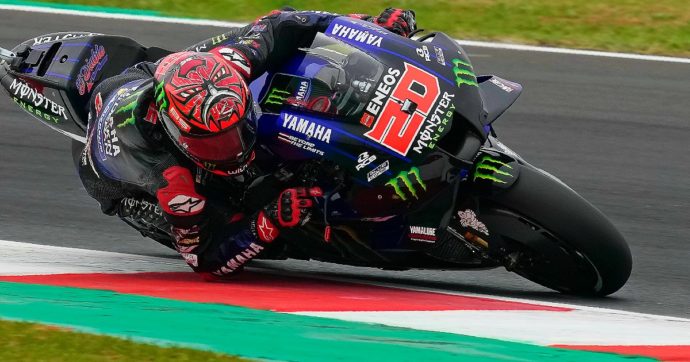 MotoGp, a Misano vince Marquez e cade Bagnaia: Quartararo vince il Mondiale. La festa per Rossi alla sua ultima gara in Italia