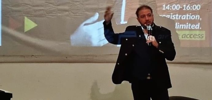 “Fuori spari e urla, ci siamo messi a suonare tutti insieme”: il racconto del compositore italiano nel mezzo del colpo di Stato in Sudan