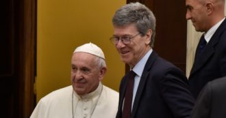 Copertina di Il Papa nomina Jeffrey Sachs nella Pontificia Accademia delle scienze sociali. L’attacco dei conservatori: “Ha posizioni pro aborto”