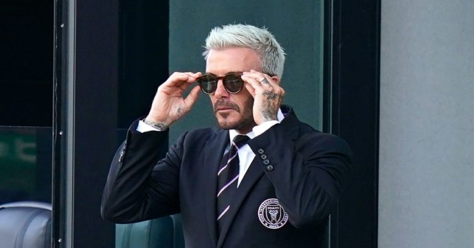 David Beckham testimonial dei Mondiali in Qatar per 177 milioni. Ma i difensori dei diritti umani protestano: ‘Venduto l’anima al diavolo’