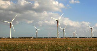 Copertina di Pale ferme: in Europa il riscaldamento globale fa soffiare meno vento e manda in crisi l’eolico