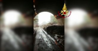 Copertina di Maltempo a Cosenza, frana lungo la statale 107: il fango invade e blocca la galleria Serra a San Giovanni in Fiore – Video