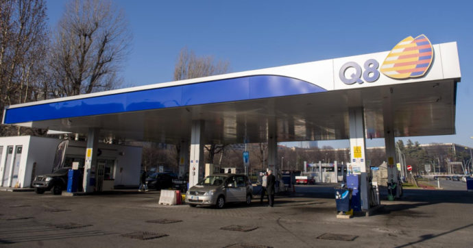 Commissione Ue: “Nessuna riduzione dei prezzi di bollette e carburanti in vista”. Il gasolio sfonda quota 1,6 euro al litro