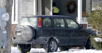 Copertina di Sconosciuto si ferma con l’automobile di fronte casa sua, lui scende e gli spara. La vittima aveva 31 anni