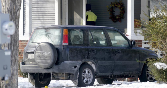 Sconosciuto si ferma con l’automobile di fronte casa sua, lui scende e gli spara. La vittima aveva 31 anni