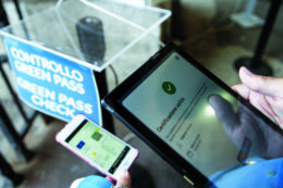 Copertina di Super Green Pass, aggiornata app Verifica C19: riconoscerà i certificati “base” e “rafforzati”. Ma spetterà ai verificatori attivare la modalità