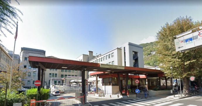 Valle d’Aosta, le censure del pm all’assessore nell’inchiesta sul ‘clientelismo’ nella sanità: “Non ci sono reati, ma quadro sconcertante”