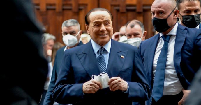 Berlusconi candidato al Colle, la promessa di fede dei senatori del Misto: “Sì, io lo voto”