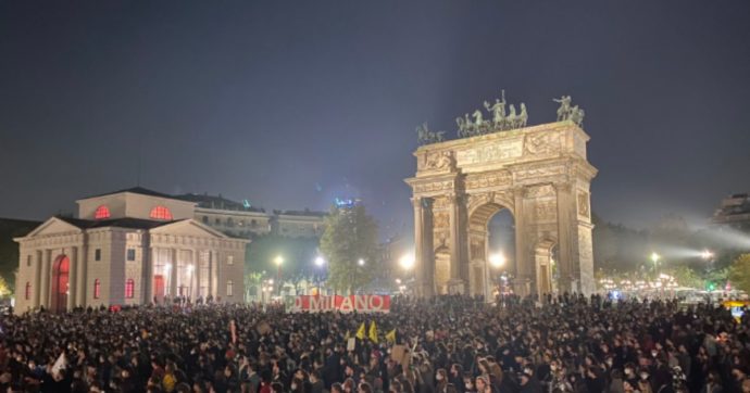 Ddl Zan, da Milano a Roma sit-in di protesta delle associazioni dopo lo stop alla legge: “Noi non ci arrendiamo”