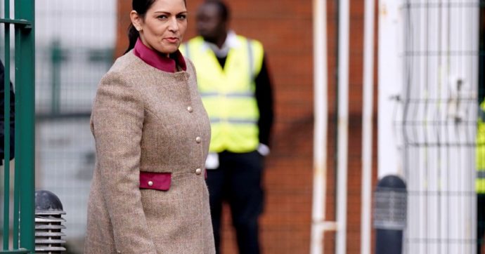 Regno Unito, i segreti di sua Maestà affidati ad Amazon