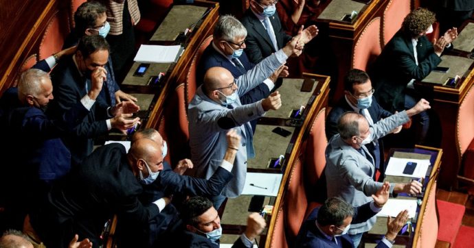 Caccia ai “traditori”: Iv quasi al completo, 5 dem e 2 del M5S