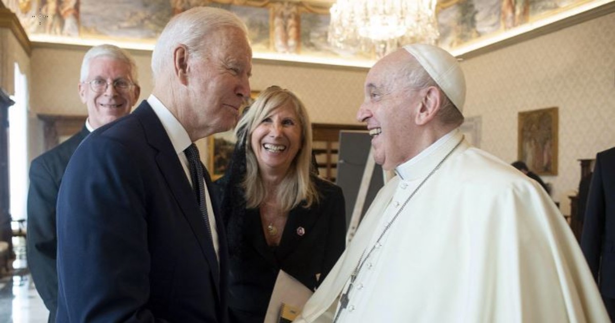 Biden, à une heure du Pape au Vatican.  Puis il se rend chez Draghi au Palazzo Chigi : « Ensemble nous montrons que les démocraties fonctionnent »