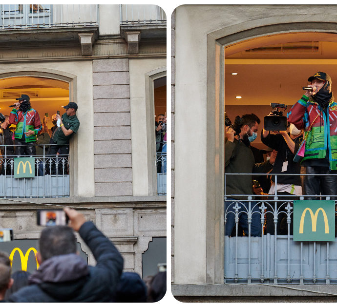 Ghali, concerto a sorpresa dalla finestra di McDonald’s in Piazza Duomo a Milano (FOTO)