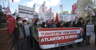 Copertina di Lira turca svalutata e prezzi alle stelle, ma Erdogan processa i dissidenti