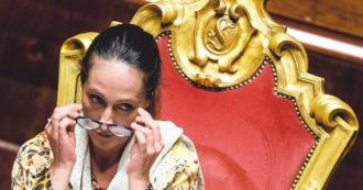 Copertina di Paola Taverna: “Prova generale per il Colle. Renzi tirerà la volata a B.”