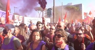 Copertina di G20 Roma, Fidays con lavoratori e associazioni al corteo di protesta contro il vertice: ”Sul clima bisogna cambiare passo”