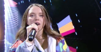 Copertina di X Factor 2021, Vale Lp porta sul palco dei Live il suo brano “Chéri”. Voglia di musica, cura dei testi e presenza scenica: la sua esibizione