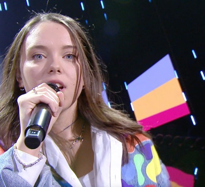 X Factor 2021, Vale Lp porta sul palco dei Live il suo brano “Chéri”. Voglia di musica, cura dei testi e presenza scenica: la sua esibizione