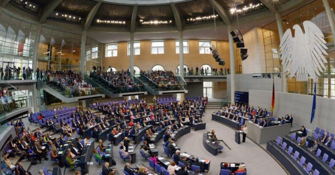 La Germania è in piena ondata: il 35 per cento non è vaccinato