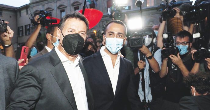 5S: “Ora alla pari con i dem”. Ma mezzo Pd rivuole Renzi