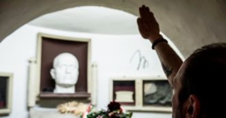 “Duce”: il grido degli studenti al preside, lui replica col saluto romano