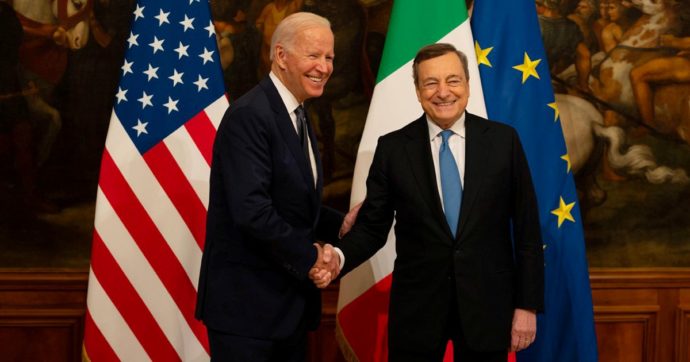 Draghi appiattito sulle scelte Usa: l’unica strada per la pace che vedo è far cadere il governo