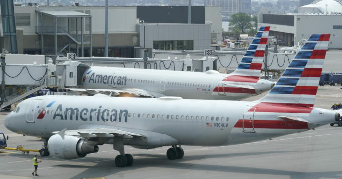 Il problema della carenza di lavoratori colpisce anche le compagnie aeree. American Airlines cancella  voli