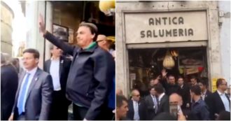 Copertina di Bolsonaro in Italia, secondo il profilo ufficiale la passeggiata a Roma è un successo. Ma senza musica si sentono fischi e insulti: video confronto