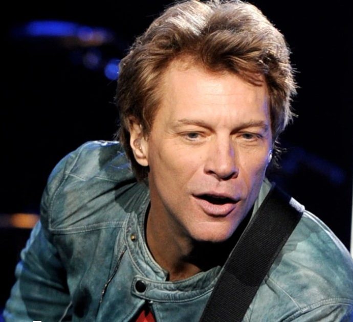 Jon Bon Jovi positivo al covid annulla il live: “È vaccinato e sta bene”