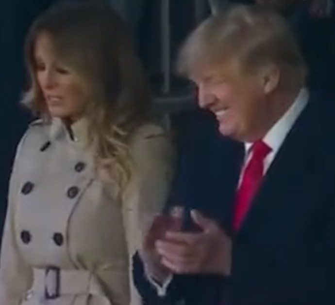 Melania Trump, la smorfia disgustata dell’ex first lady al marito è impagabile – VIDEO