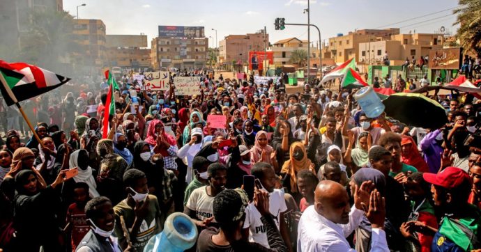 Burhan punisce la marcia contro il golpe: 5 morti e 170 feriti