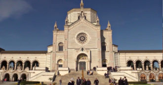 Copertina di Milano, Carla Fracci prima donna tumulata al Famedio del Monumentale. Sala: “La società sta superando i pregiudizi legati al passato”