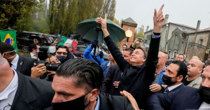 Bolsonaro è cittadino di Anguillara. Oggi a Pistoia con Salvini: la Lega si spacca